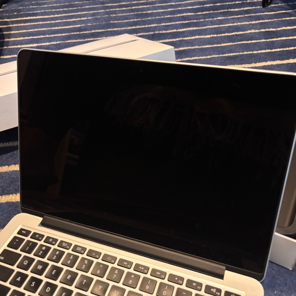 Apple MacBook Pro 13.3" Laptop - Picture 10 of 13